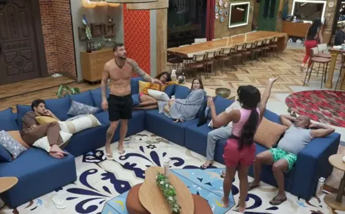 
					A Fazenda 17: Carol e Nizam discutem por cueca suja: 'Jogar no lixo'
				
				