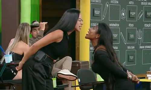 
					A Fazenda 17: Carol e Tamires enlouquecem e quase saem no tapa; VÍDEO
				
				