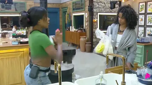 
					A Fazenda 17: Carol mostra as garras e comemora derrota de Saory
				
				