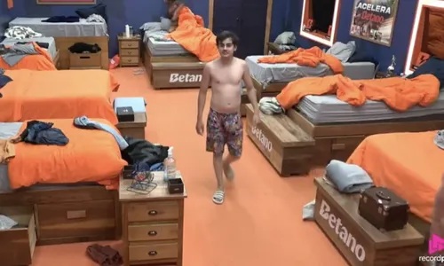 
					A Fazenda 17: Dudu Camargo acorda Saory com informação de helicóptero
				
				