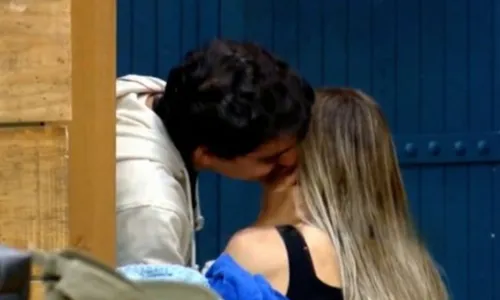 
					A Fazenda 17: Dudu Camargo e Saory surgem em clima quente: 'Bom, né?'
				
				