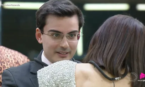 
					'A Fazenda 17': Dudu Camargo gera pânico no SBT com entrada no reality
				
				