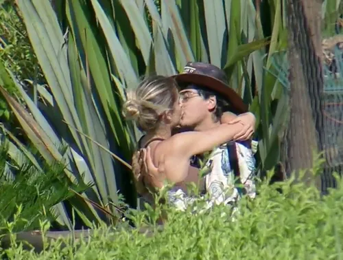 
					A Fazenda 17: Dudu Camargo ouve barulho de tiros e se assusta
				
				