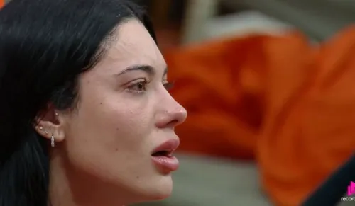 
					A Fazenda 17: Dudu Camargo sugere affair de namorada de Belo com peão
				
				