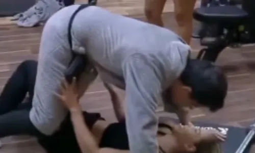 
					A Fazenda 17: Dudu Camargo surpreende Saory e beija peoa; VÍDEO
				
				