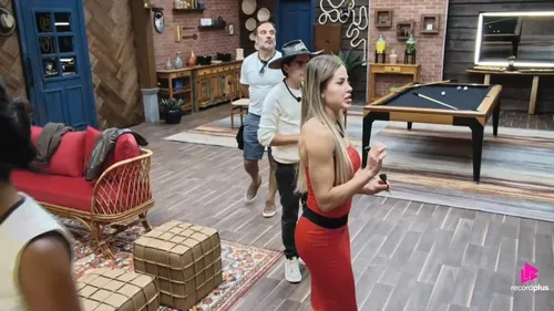 
					A Fazenda 17: Dudu Camargo se nega a tomar banho e revolta Saory
				
				