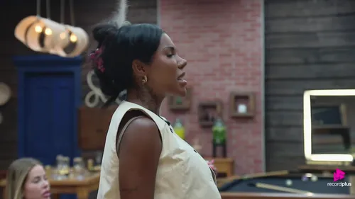 
					A Fazenda 17: Dudu Camargo se nega a tomar banho e revolta Saory
				
				