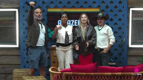 
					A Fazenda 17: Dudu, Saory e aliados 'atiram' em Duda Wendling: 'Baixa'
				
				