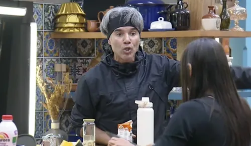   					A Fazenda 17: Fernando surta com Yoná e faz série de ameaças  				  				