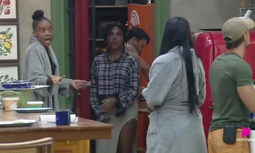 
					A Fazenda 17: Kathy cresce para cima de Rayane e peoa se revolta
				
				