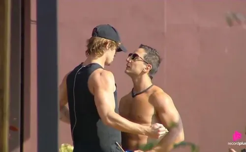 
					A Fazenda 17: Mesquita perde o controle e parte pra cima de Matheus
				
				