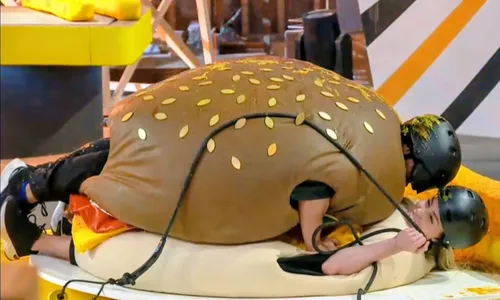 
					A Fazenda: Dudu Camargo é atacado por peões e rebate citando Galisteu
				
				