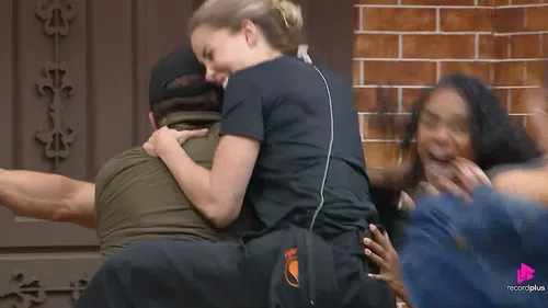 
					A Fazenda: Dudu Camargo é atacado por peões e rebate citando Galisteu
				
				