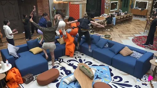 
					A Fazenda 17: Carol e Rayane brigam feio e peoa convoca Jojo Todynho
				
				