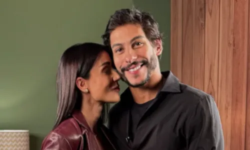 
					A Fazenda 17: Michelle Barros chora ao ganhar presente de Shia
				
				