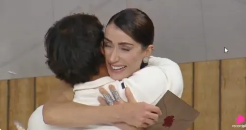 
					A Fazenda 17: Michelle assume paixão por Shia e choca: 'Pode julgar'
				
				