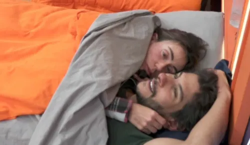 
					A Fazenda 17: marido de Michelle quebra silêncio sobre paixão por Shia
				
				