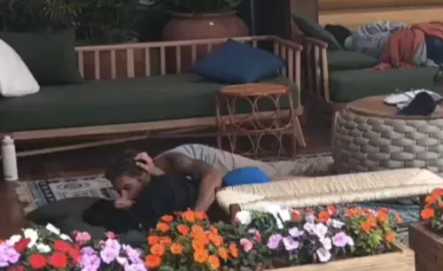 
					A Fazenda 17: Michelle e Shia viram chacota após beijo: 'Casal -20'
				
				