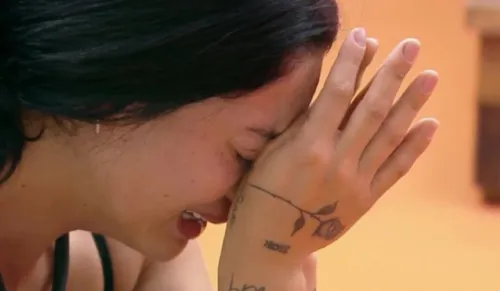 
					A Fazenda 17: Rayane desaba após expulsão de Martina
				
				