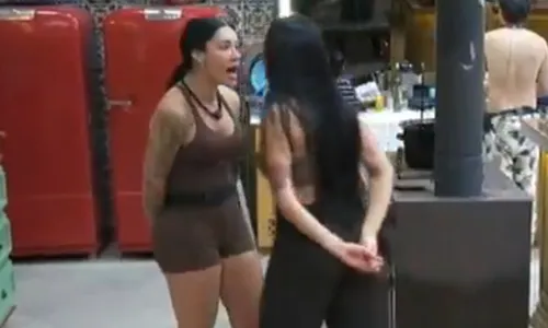 
					A Fazenda 17: Rayane enlouquece Tamires e faz acusação de traficante
				
				