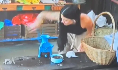 
					A Fazenda 17: Rayane utiliza mão 'machucada' em exercício e web surta
				
				