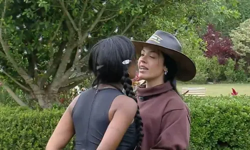 
					A Fazenda 17: web pede expulsão de Carol Lekker após cuspida em Rayane
				
				