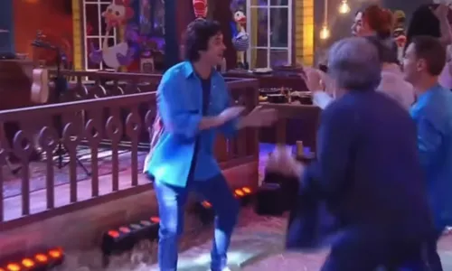 
					A Fazenda 17: Record quebra protocolo e SBT participa de 1ª festa
				
				