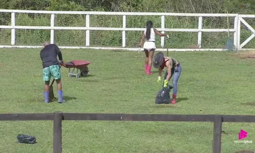 
					A Fazenda 17: Saory acusa Rayane e detona Record em briga: 'Expulsão'
				
				