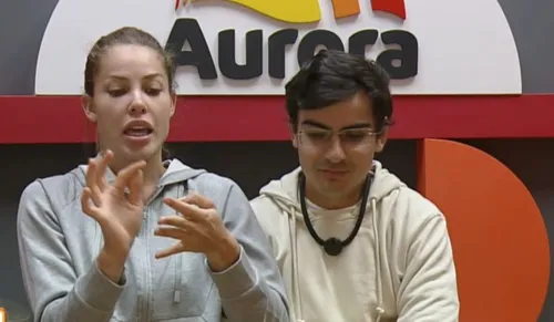 
					A Fazenda 17: Saory revela motivo para romance com Dudu: 'Inesperado'
				
				