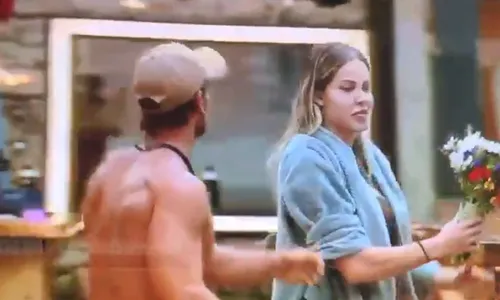 
					A Fazenda 17: Dudu Camargo ouve barulho de tiros e se assusta
				
				