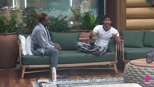 
					A Fazenda 17: Shia se revolta com Nizam: 'Quis me ferrar'
				
				