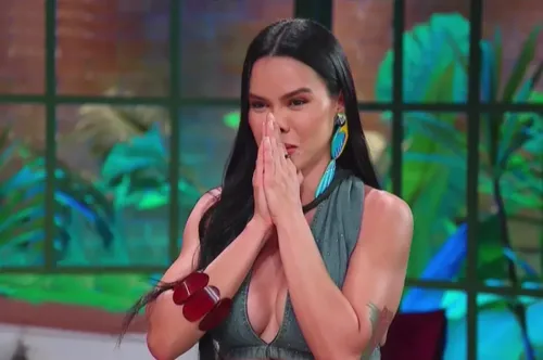 
					A Fazenda 17: Tamires debocha do casal Dudu e Saory e expõe: 'Mentiu'
				
				