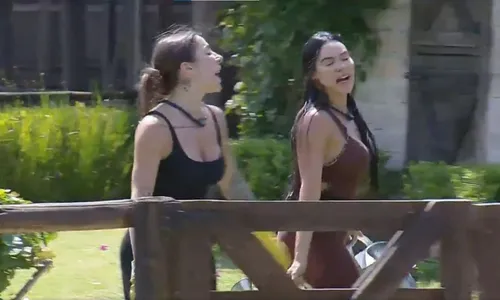 
					A Fazenda 17: Tamires e Martina voltam a brigar aos gritos: 'Piranha'
				
				