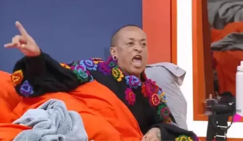 
					A Fazenda 17: Walério faz premonição sobre campeão e vira piada na web
				
				