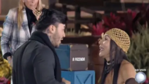 
					A Fazenda 17: Yoná surge com doce que roubou na Record após confusão
				
				