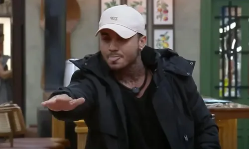 
					A Fazenda: Wallas expõe 'golpe' da produção e web reage: 'Armadilha'
				
				