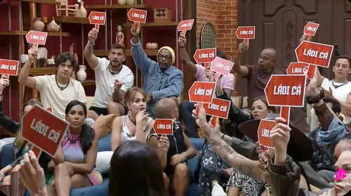 
					A Fazenda 17: Wallas vai processar Yoná por mostrar seios
				
				