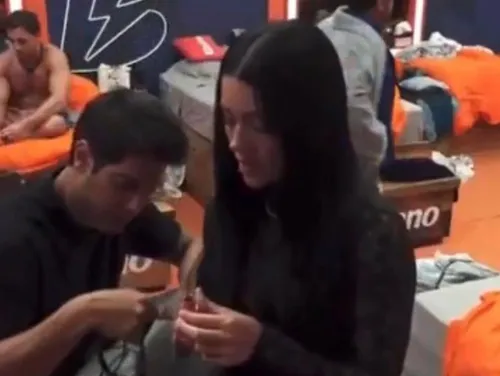 
					A Fazenda 17: Will pega calcinha de Rayane e fãs convocam Belo
				
				