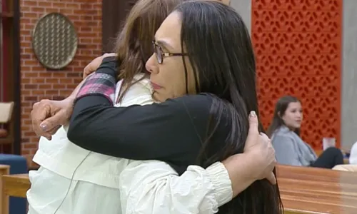 
					A Fazenda 17: Yoná cai no choro e faz grave acusação: 'Proibindo'
				
				