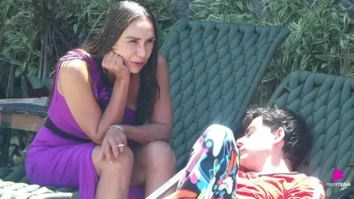 
					A Fazenda 17: Yoná coloca plano em ação para trair grupo e revela voto
				
				