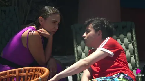 
					A Fazenda 17: Yoná solta o verbo e expõe Dudu Camargo; ouça áudio
				
				