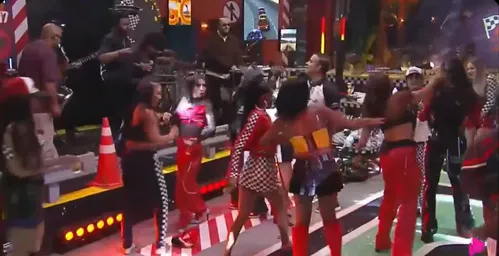 
					A Fazenda 17: equipe de Carol Lekker quebra o silêncio após expulsão
				
				