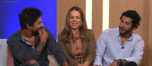 
					A Fazenda: Yoná faz surpresa para Michelle e Shia e alfineta após caos
				
				