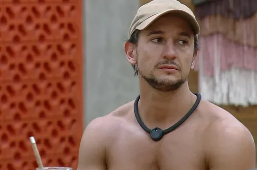 
					A Fazenda 17: peões insinuam estupro a Mesquita e web detona: 'Crime'
				
				