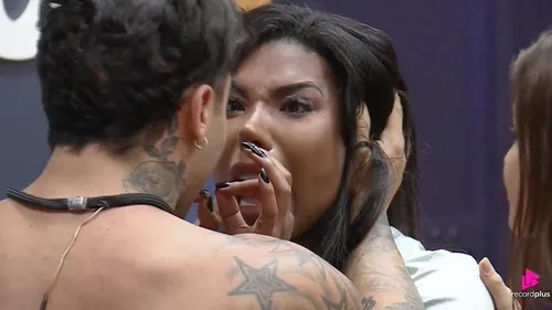 
					A Fazenda 17: primo de Fiuk chama Carol de prostituta e gera revolta
				
				