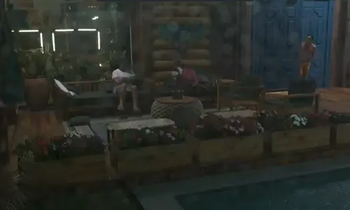 
					A Fazenda 17: raio atinge sede do reality e peões ficam em pânico
				
				