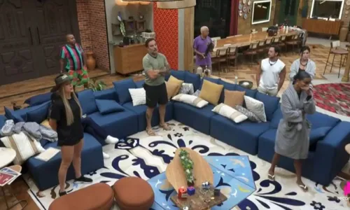 
					A Fazenda 17: sinal da Record cai e público se revolta: 'Lixo'
				
				