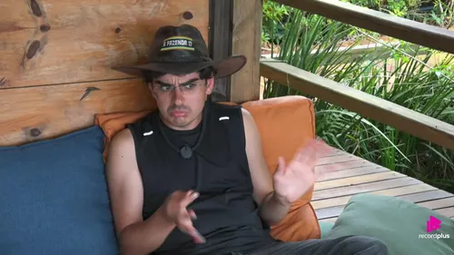 
					A Fazenda 17: Dudu é detonado após comentário erótico sobre Mesquita
				
				