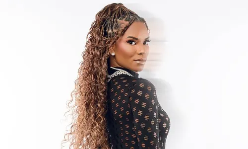 
					A Fazenda 2025: quem é Kathy Maravilha, ex-De Férias com o Ex
				
				