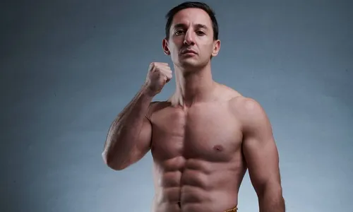 
					A Fazenda 2025: quem é Matheus Martins, DJ e ator
				
				